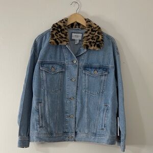 NWOT Forever 21 Leopard Faux Fur Collar Denim Jacket M 90s Mob Wife Animal Print